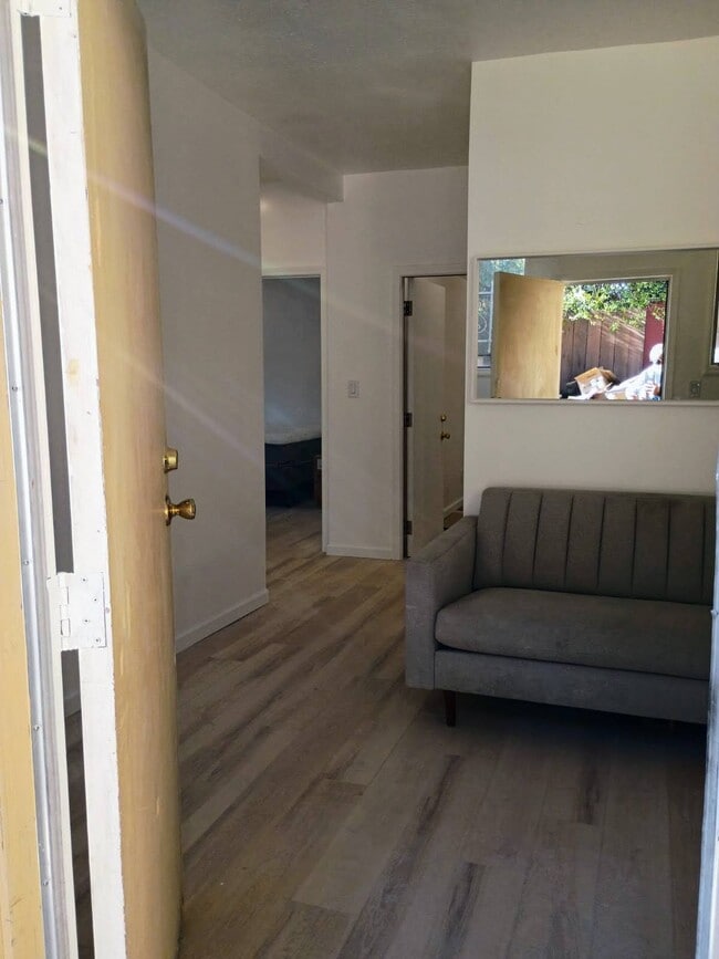 Building Photo - 2112 Ashby Ave Unit C Rental