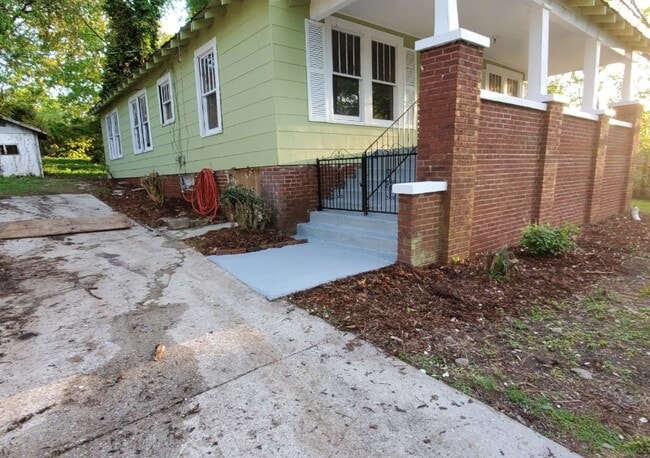 Photo - 3515 Carver Ave SW