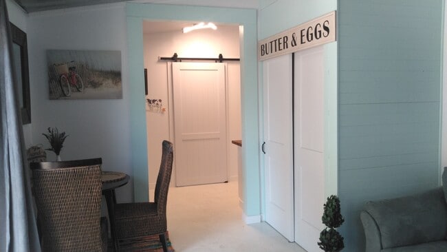 Photo - 448 Avenue A NE Unit Cozy Cottage