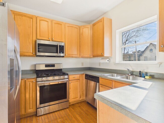 Photo - Spacious 3 Bedroom on 3rd St