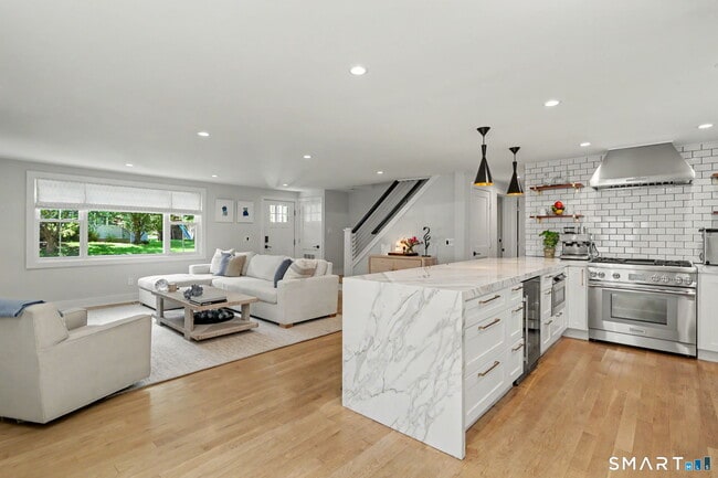 Building Photo - 8 Kirock Pl