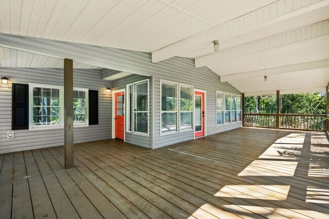 Photo - Spacious 4 Bedroom 2 bath home in Pawley's...