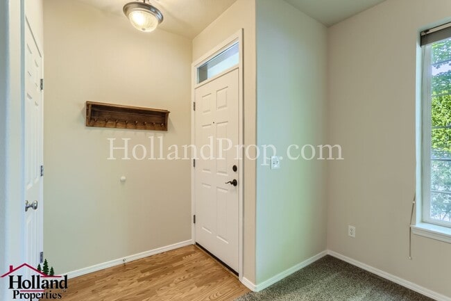Photo - Beautiful 3 Bedroom Home with Community Pool, Hot Tub & 2-Car Garage in Hillsboro