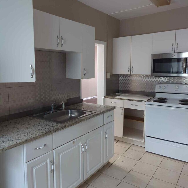 Photo - 320 W 31st St