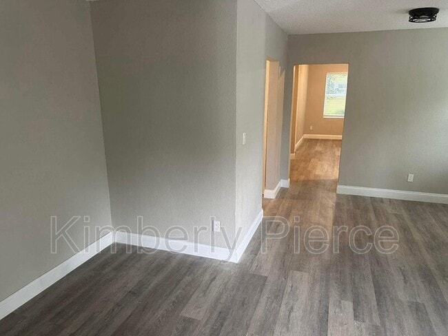 Photo - 117 W 26th St