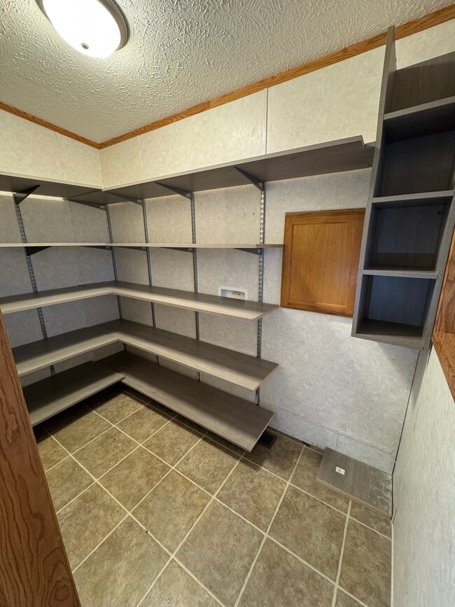 9’X5’ walk in pantry - W2506 Woodland Rd