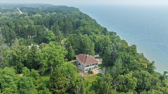 Building Photo - 598 Lake Shore Rd Rental