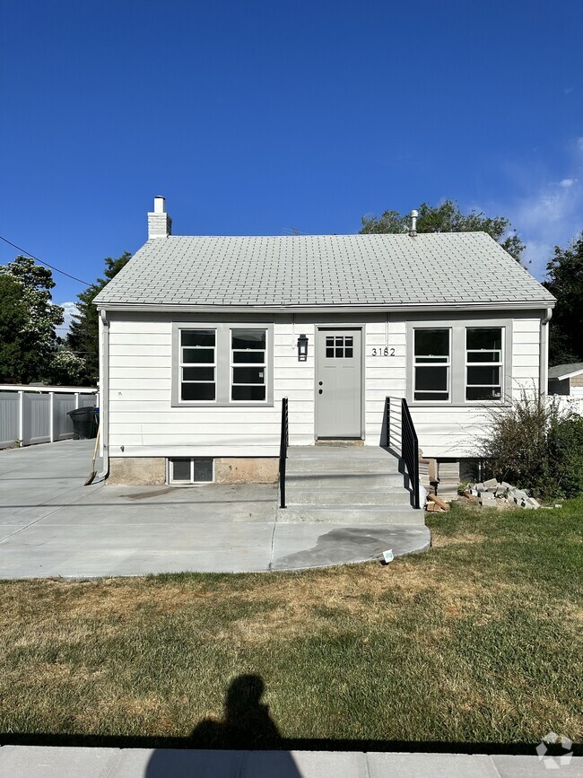 Building Photo - 3182 S Imperial St Rental