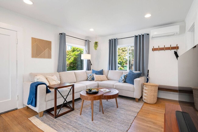 Building Photo - 811 NE 63rd St Rental