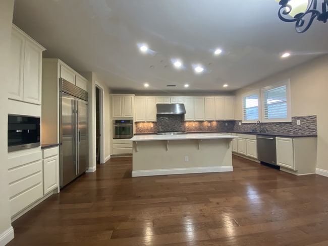 Building Photo - Sommersett 4 bedroom