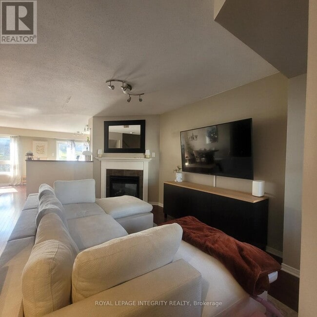 Photo - 554 Aberfoyle Cir