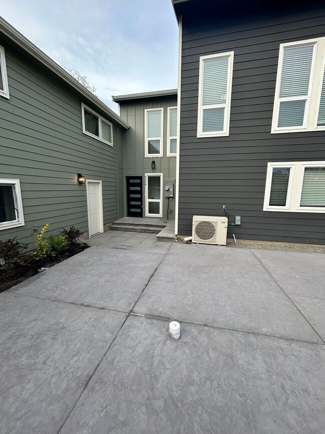 Building Photo - 8024 Unit 8024B