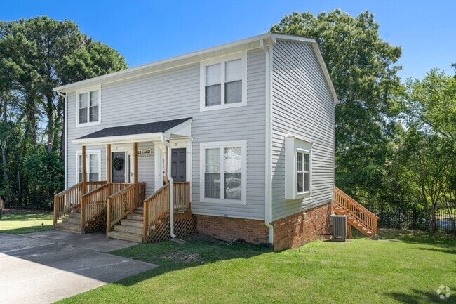Building Photo - Charming End Unit Townhome near Downtown D...