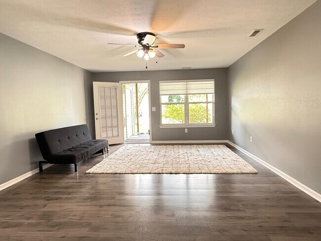 Photo - 1401 Millbrook Trail