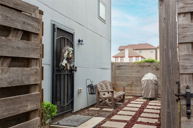 Photo - 2903 Blodgett St