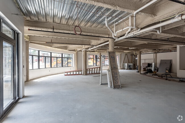 Espacio de venta al por menor - Hasta 5.980SF - Station317