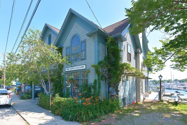 Photo - Winter Rental: Waterfront 3 Bed/3 Bath on Rocky Neck Unit Winter Rental: The Gallery