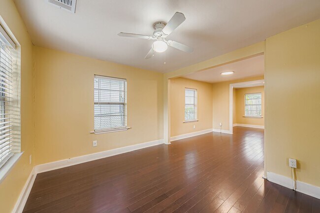 Photo - 1209 E 9th St