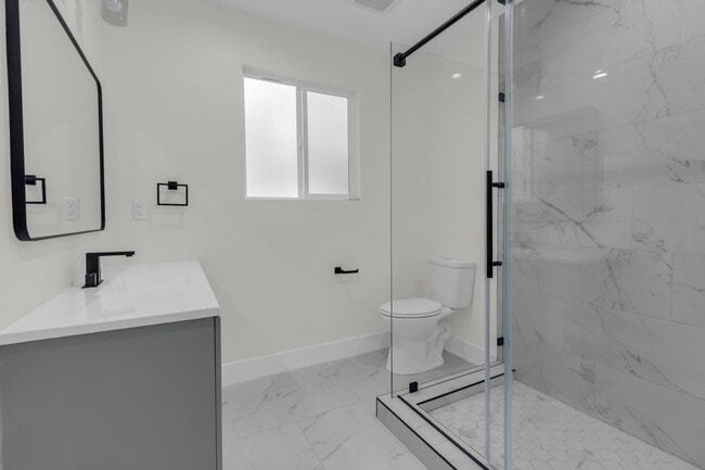 Photo - 4059 Denker Ave