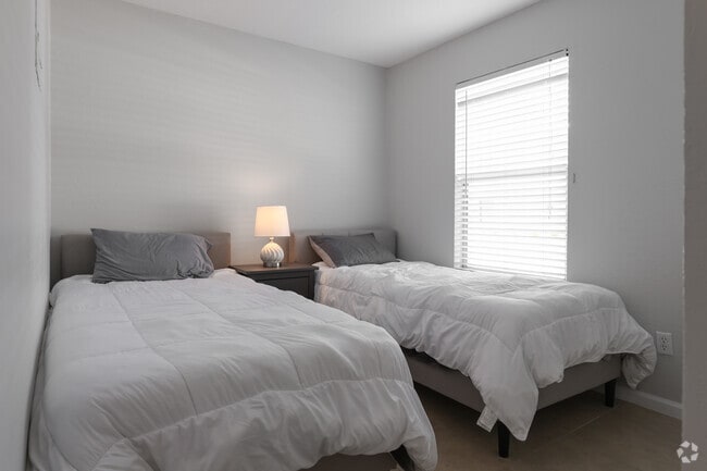 2BR, 1BA - 750SF