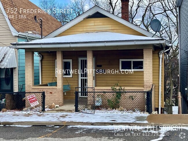 Building Photo - 1 Bedroom + a Den Home in McKees Rocks