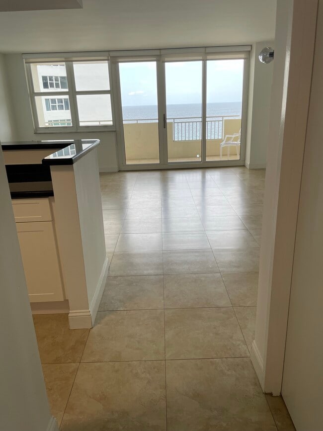 Photo - 3180 S Ocean Dr Unidad 1102