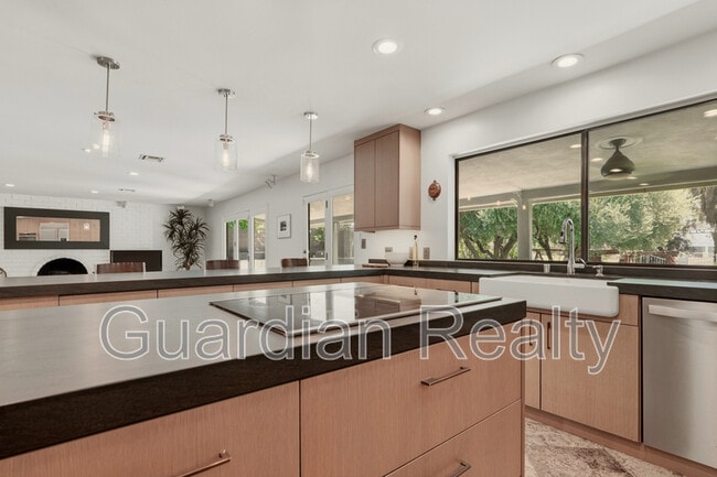 Photo - 3007 La Mesa Dr