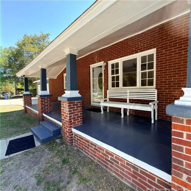 Building Photo - 228 Eastwood Ave