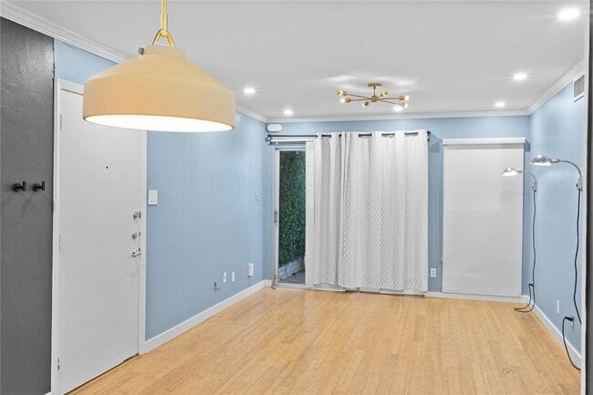 Photo - 1304 Summit St Unit 209