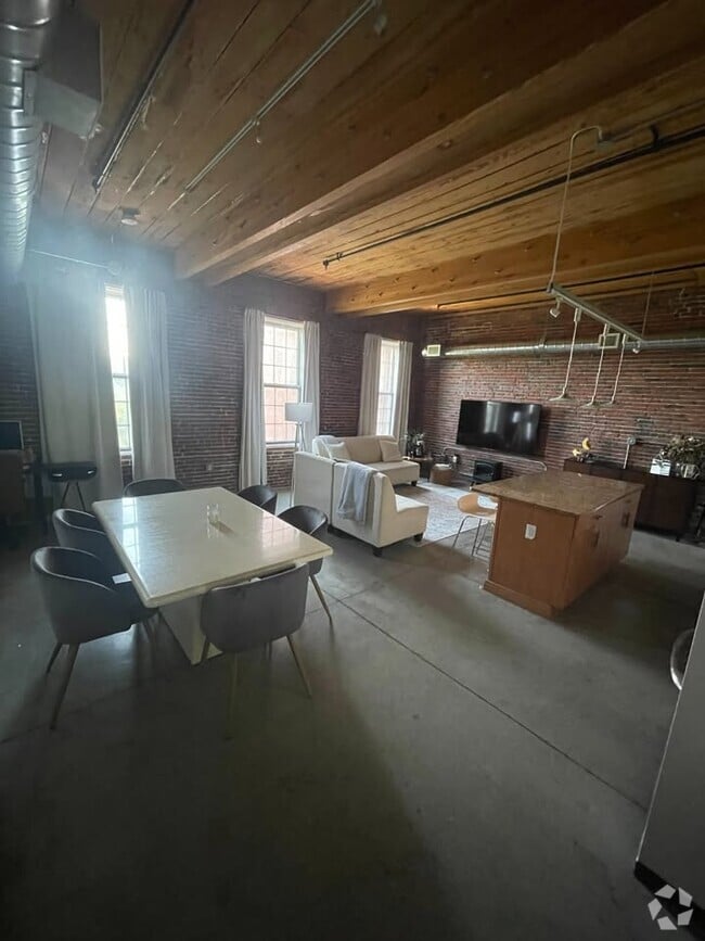 Building Photo - 130 John St Unit 213 Rental