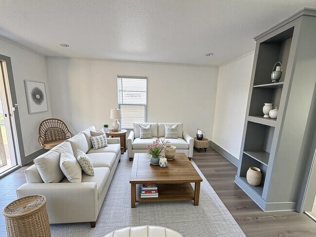 Photo - 608 E 4th St