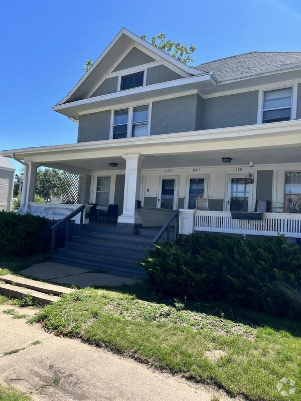 Building Photo - 1215 1/2 2nd Avenue SE - 1 Rental