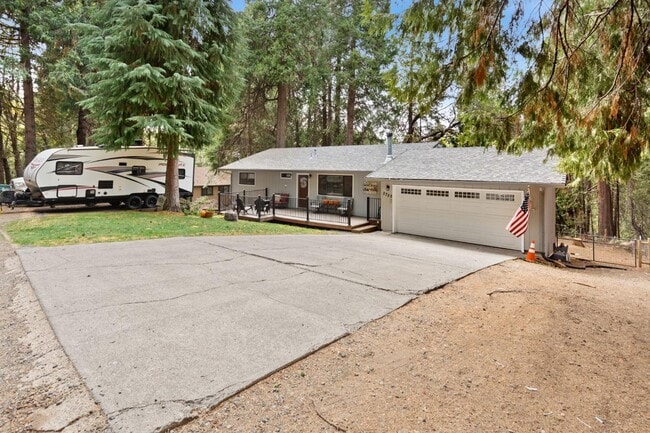 Photo - 2752 Douglas Fir Dr