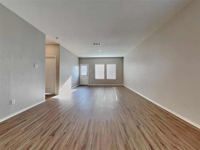 Photo - 108 Mica Trl