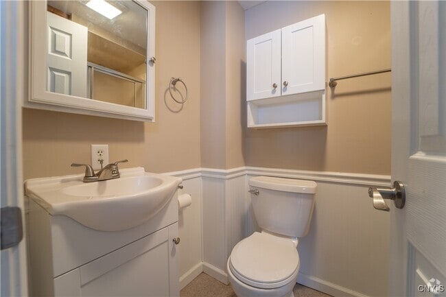 Building Photo - 102 N Helmer Ave Rental