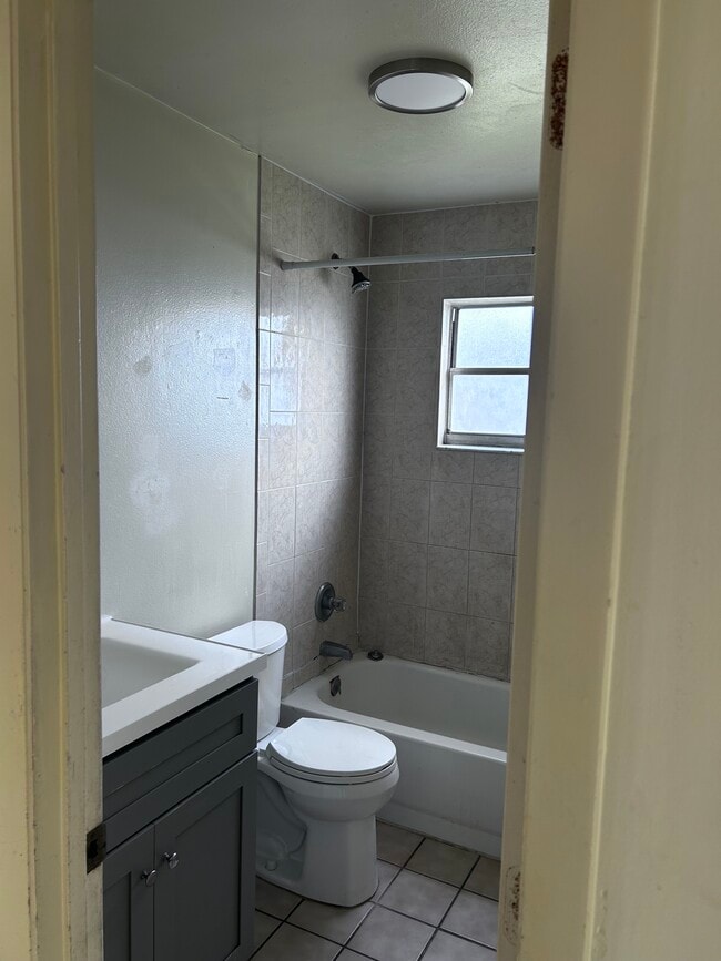 Photo - 913 S Char Mil Ave