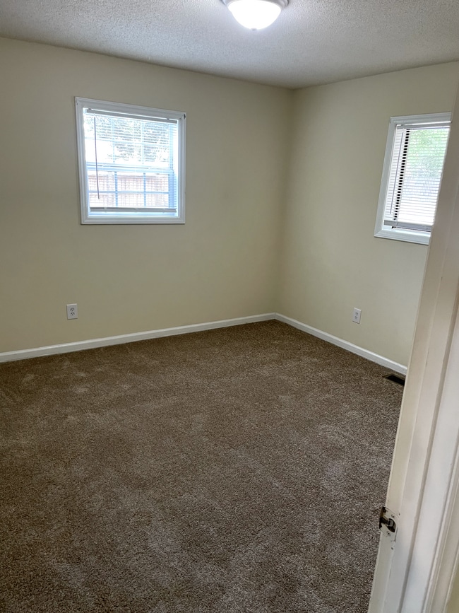 Photo - 103 N Whitley St