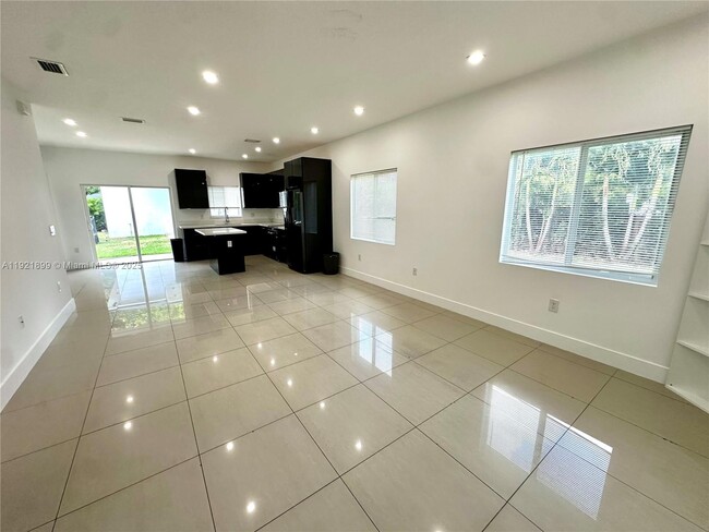 Photo - 14890 NE 10th Ave