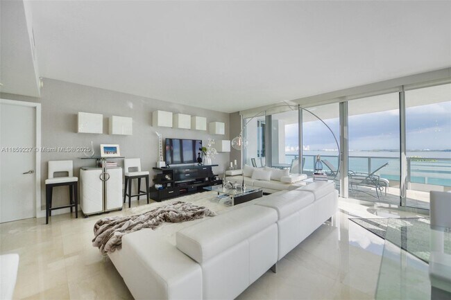 Building Photo - 1331 Brickell Bay Dr Unit 811 Rental
