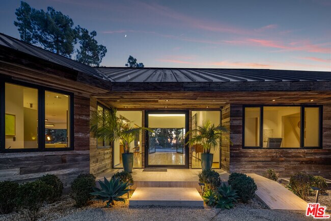 1120 El Retiro Way