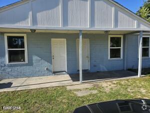 Building Photo - 606 E 13th St Rental