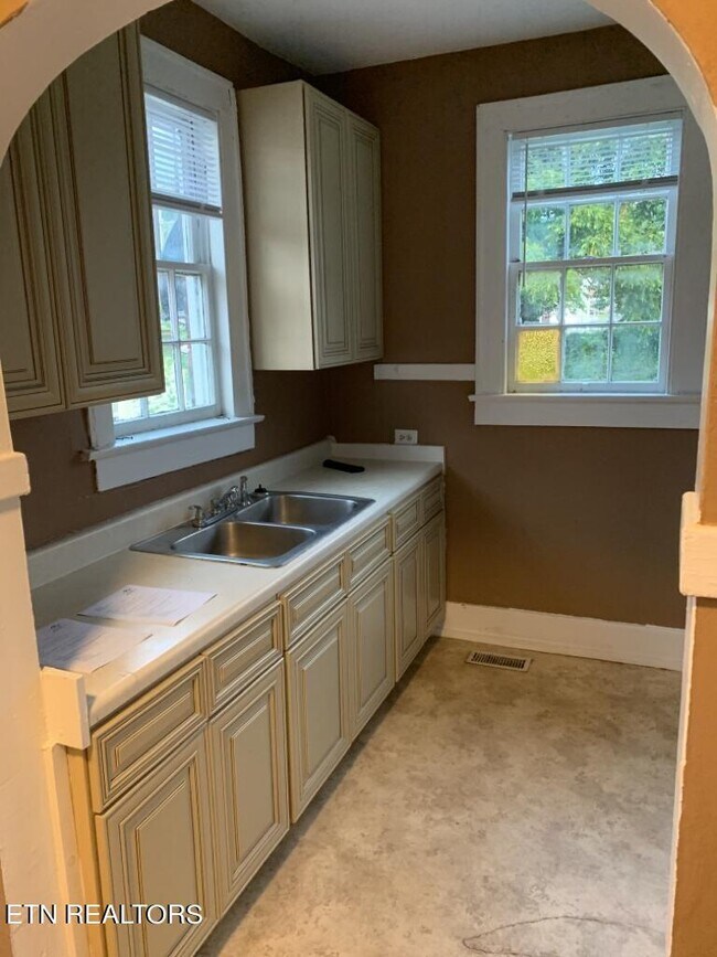 Photo - 2607 E 5th Ave