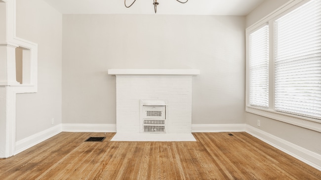 Photo - 3844 Broadway St