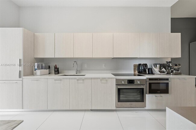 Photo - 501 NE 31st St Unidad 401