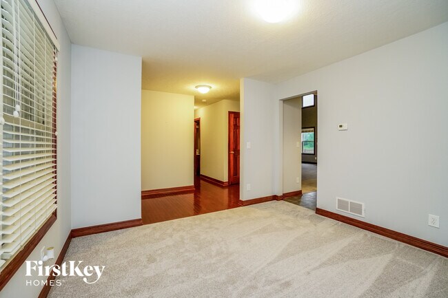 Photo - 936 Poppleton Pl N