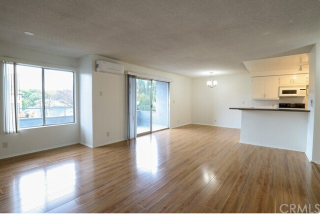 Building Photo - 642 N West Knoll Dr. Apartments