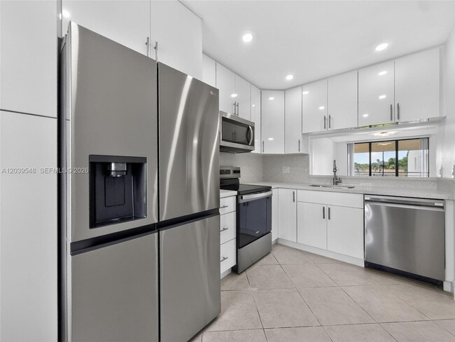 Photo - 11358 Taft St Unidad 11358
