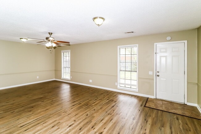 Photo - 4784 Ross Rd