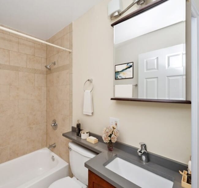 Photo - 555 W Arlington Pl Unidad 1