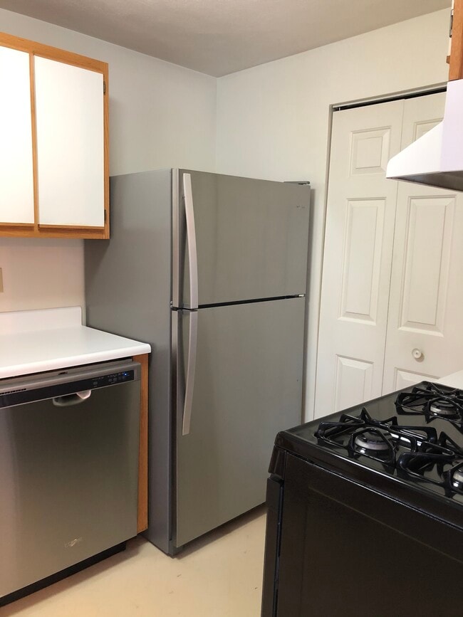 Building Photo - 777 Middle Rd Unit 36 Rental